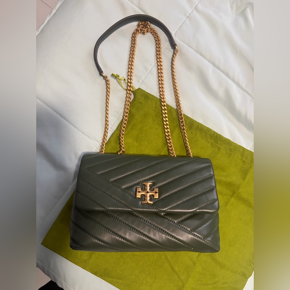 Tory Burch Quilted Kira Chevron Shoulder Bag in Olive Green with Gold Hardware - Picture 8 of 14